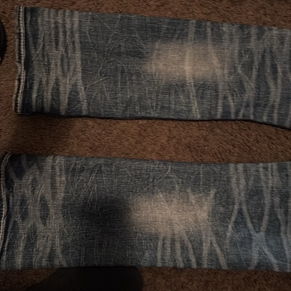 The rock revival jeans are like brand new they have no holes no rips no damage - Picture 2 of 5